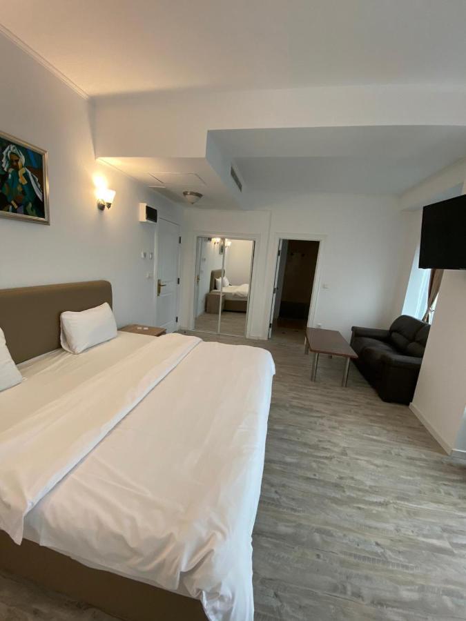 Hotel Zimbru Snagov Tincabesti Buitenkant foto